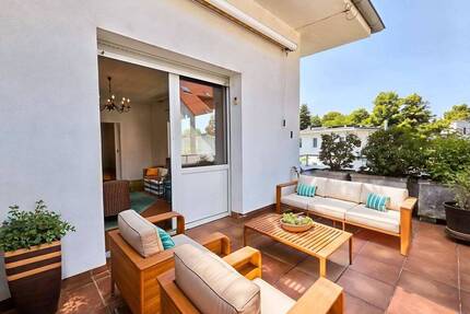 Altbaucharme trifft ruhige Stadtnähe - großzügige Vier-Zimmer-Wohnung mit zwei Balkonen und Garage - Frankfurt am Main Dornbusch