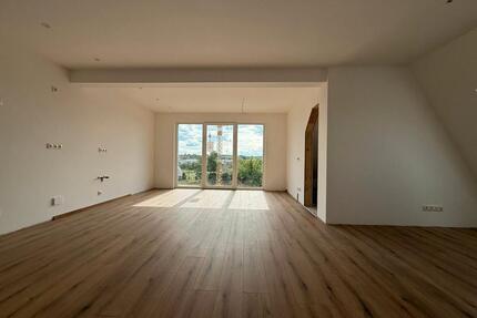 Charmante 4-Zimmer-Dachgeschosswohnung im neu ausgebauten Altbau - Buttenwiesen
