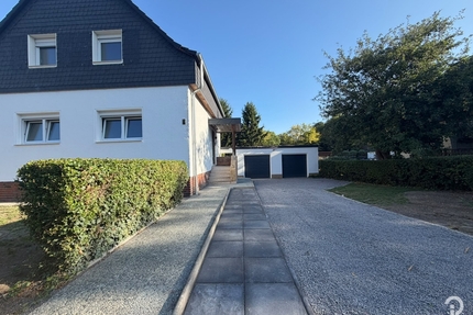 Einfamilienhaus mit 5 Zimmern und 2 Bädern, großem Garten ideal für Familien. Komplett saniert! - Düsseldorf / Rath