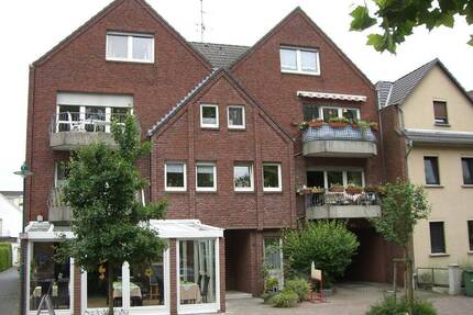 2 Zimmderdachgeschosswohnung zentral in Niederkassel