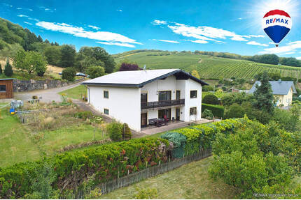 Herrschaftliches Wohnen mit eigener Zufahrt und fantastischem Ausblick - Ayl