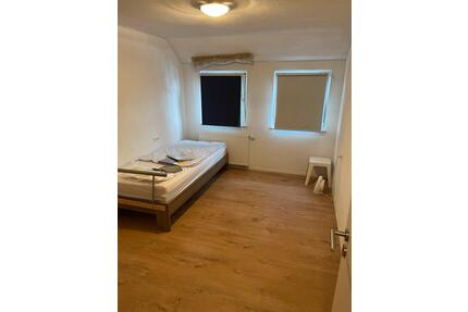 5 - Zimmer Maisonette Wohnung Teilmöbliert und WG geeignet - Böblingen