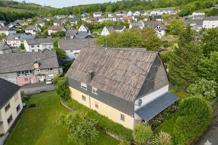 Freistehendes Wohnhaus mit Lager ( Schnäppchen für Handwerker ) - Emmerzhausen