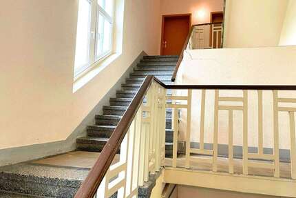 Wohnung zum Kaufen in Oelsnitz 45.000,00 € 86 m²