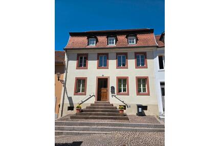 Exklusives 1-2 Familienhaus mit Hofgarten und Balkon. - Sankt Ingbert