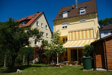 Helle 2,5-Zi.-DG-Wohnung mit Fernblick & EBK | ruhig gelegen - Stuttgart Bad Cannstatt