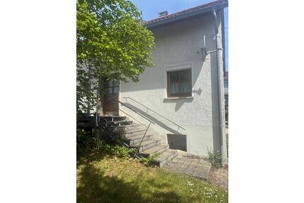 Freistehendes Haus zur Miete - 750,00&nbsp;EUR Kaltmiete, ca.&nbsp; 80,00&nbsp;m&sup2; in Rottenacker (PLZ: 89616)