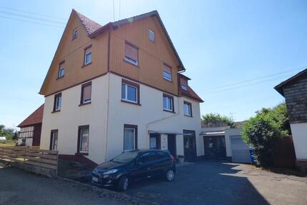 Wohnhaus mit Werkstattanbau - 3 Wohnungen auf 612 qm Grundstück - Bad Urach