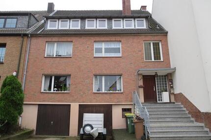 Zentrale 3-4 Wohnung mit großem Balkon im Herzen von Siegburg