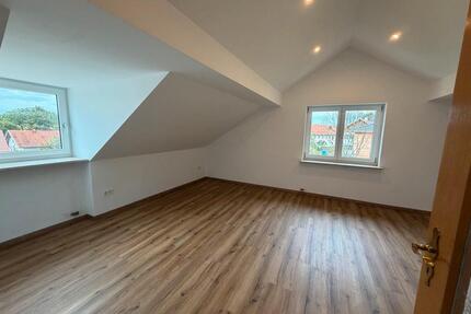 Helle 3-Zimmer-Dachgeschosswohnung – frisch renoviert! - Fraunberg
