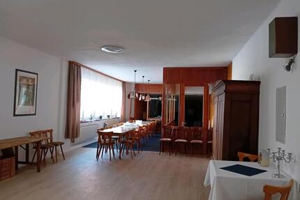 Vermietung - 900,00&nbsp;EUR Kaltmiete, ca.&nbsp; 310,00&nbsp;m&sup2; in Adelebsen (PLZ: 37139)