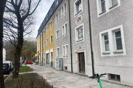 Charmante 2 - Zimmer Altbau-Wohnung in West-Schwabing - München Am Riesenfeld