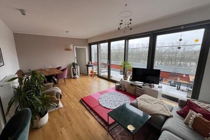 Familienfreundliche 3-Zimmer-Wohnung mit Terrasse – April & Mai - Berlin Lichtenberg