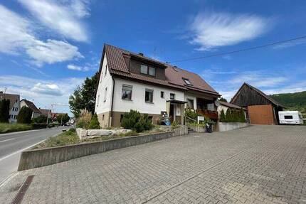 Inkl. 6,3 Ar Bauplatz! Kurzfristig frei! Gepflegtes 2-Fam.-Haus mit 11,3 Ar Grdst., Doppelgarage u. Schuppen in sonniger Ortsrandlage! - Lenningen Unterlenningen