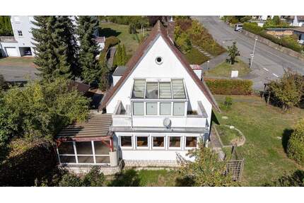 Zweifamilienhaus mit großem Garten in Coburg
