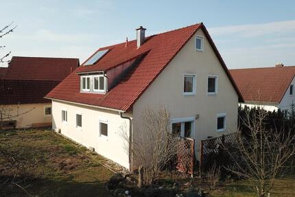 Großes Einfamilienhaus (Zweifamilienhaus) - Mönchsroth