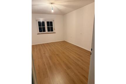 4-Zimmer-Wohnung (3 Schlafzimmer + 1 Wohnzimmer) Küche-Bad-Aalen