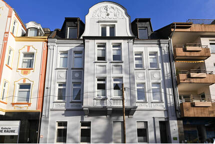 Gepflegte Drei-Zimmer-Wohnung mit Einbauküche und Balkon zentral gelegen in der Hattinger Innenstadt - Hattingen