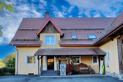 Saniertes Bauernhaus mit Wirtschaftsgebäuden und großem Gartengrundstück in Alleinlage - Lichtenau Asseln