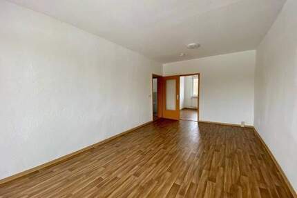Großes Wohnzimmer mit Balkon! - 279,00&nbsp;EUR Kaltmiete, ca.&nbsp; 50,20&nbsp;m&sup2;&nbsp;Wohnfl&auml;che in Oschersleben (PLZ: 39387)
