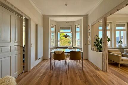 MÖBLIERT - Sanierte Altbauwohnung am Fuße der Weinberge - Stuttgart Luginsland