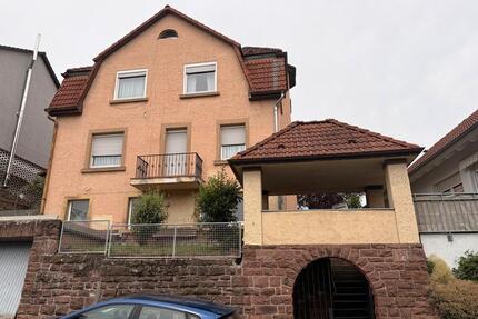 Mehrfamilienhaus zu verkaufen - 459.000,00&nbsp;EUR Kaufpreis, ca.&nbsp; 190,00&nbsp;m&sup2; in Niefern-Öschelbronn (PLZ: 75223)