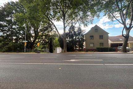 Attraktiver Hausanteil mit Mieteinnahmen - LKW Garage- Garage etc - Hattersheim am Main