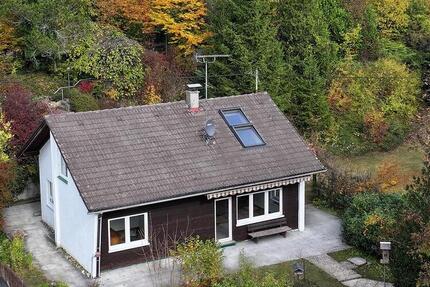 Renoviertes Einfamilienhaus, großer Garten, sonnige Südhanglage - Altensteig