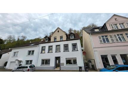 Mehrfamilienhaus und Nebengebäude - Dillingen (Saar)