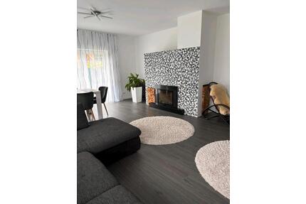 Modernes Familienhaus mit Designer-Küche, Kamin, Sauna & Garten - Pattensen