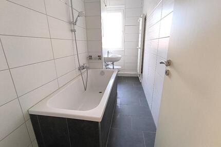 Wir renovieren...Sie entscheiden! Neu sanierte 3-Raum-Wohnung nach Ihren Wünschen! - Bernburg (Saale)