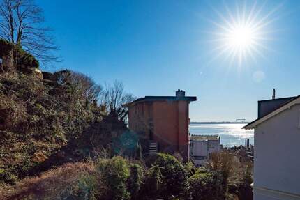 BLANKENESER TREPPENVIERTEL: KLEINES HAUS - GROßE ELBAUSSICHT - Hamburg