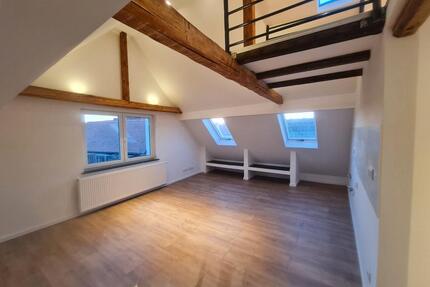 Helle, sanierte DG-Wohnung mit Einbauküche in Großen-Linden