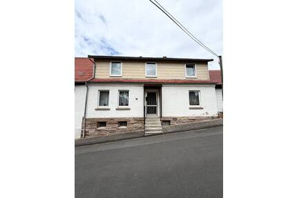 Leerstehendes Einfamilienhaus mit Garage, Werkstatt und Garten - top Investmentchance - Uslar Verliehausen
