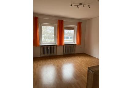 Kleine Wohnung, Altbau, 1. Etage, kleiner Balkon teilmöbliert - Verl