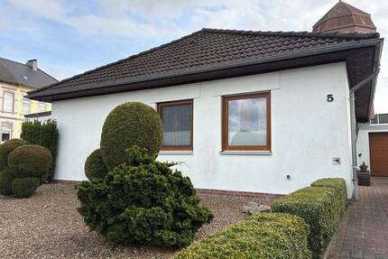 Modernisierter Bungalow mit Wintergarten in Nordenham