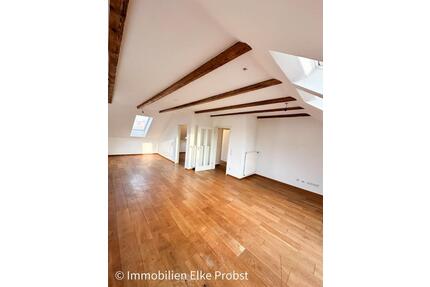 Hochwertige Dachgeschosswohnung mit Stellplatz in Cham