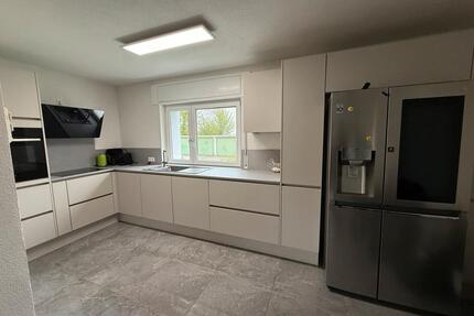 Moderne 3.5-Zimmer-Wohnung mit EBK, Balkon & Garage zu vermieten - Rheinfelden (Baden)
