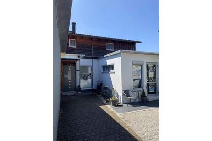 Pultdach-Einfamilienhaus mit außergewöhnlichem Weitblick im schönen Zeil a.M. - Zeil am Main