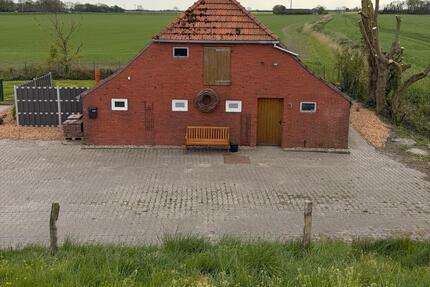 Ferienhaus an der Nordsee direkt am Deich mit großem Garten - Hage