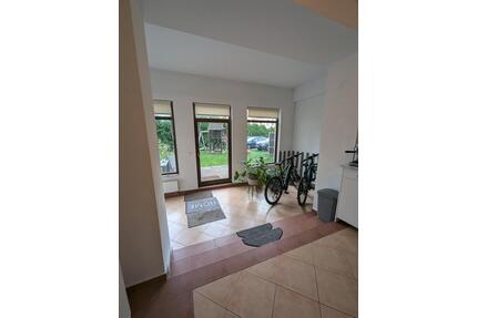 +++SCHÖNE 4 RAUMWOHNUNG M. WINTERGARTEN U. GARTENANTEIL+++2 BÄDER M. DUSCHE U. WANNE++INNENSTADT+++ - Delitzsch