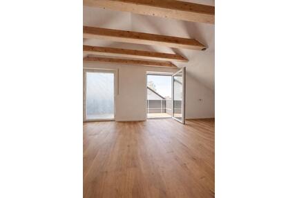 Hochwertig kernsanierte 3-Zimmer-Wohnung mit großzügigem Balkon - Stadtlauringen