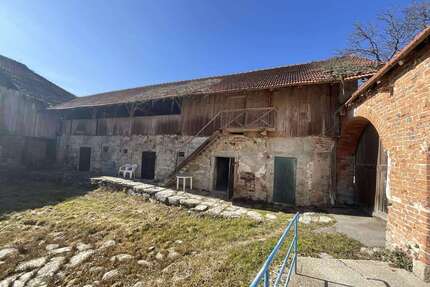 Haus zum Kaufen in Tittling 209.000,00 € 243 m²