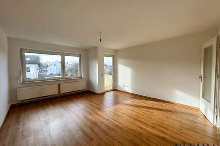 ELVIRA - Rosenheim - Schönes Reihenmittelhaus mit großem Garten und 2 Garagen