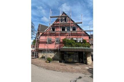 Wohnhaus mit Ladenbereich Wohnungen in Nebengebäuden Münsingen