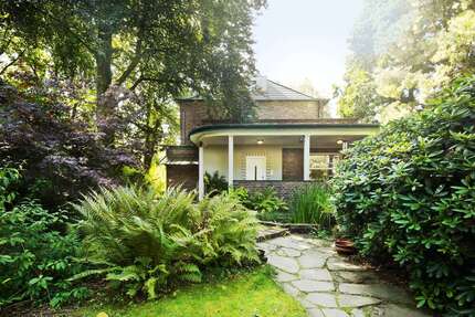 Haus zum Kaufen in Düsseldorf 1.350.000,00 € 280 m²