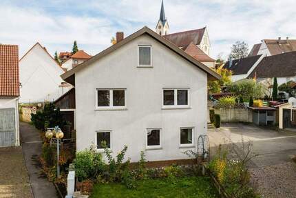 Zweifamilienhaus mit 3 Garagen und Werkstatt - Ertingen