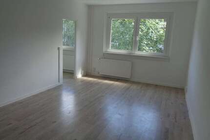 Wohnung zum Mieten in Brandenburg an der Havel 237,00 € 32.58 m²