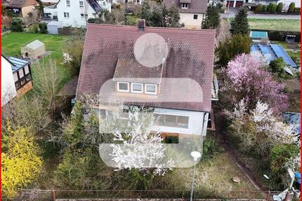 Großzügiges Einfamilienhaus mit großem Grundstück - viel Potenzial! - Forchheim