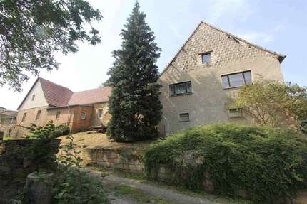 Haus zum Kaufen in Querfurt-Weißenschirmbach 89.000,00 € 135 m²